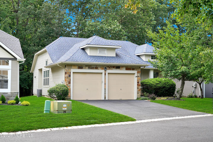 Property Photo:  16 Tudor Court  NJ 08527 