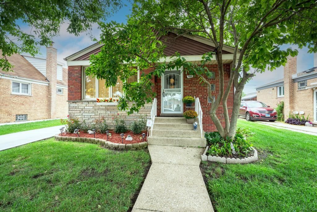 Property Photo: 7964 S Tripp Avenue IL 60652
