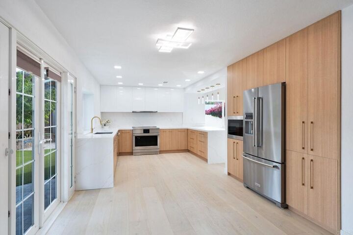 Property Photo:  407 Via Ultimo  CA 92024 
