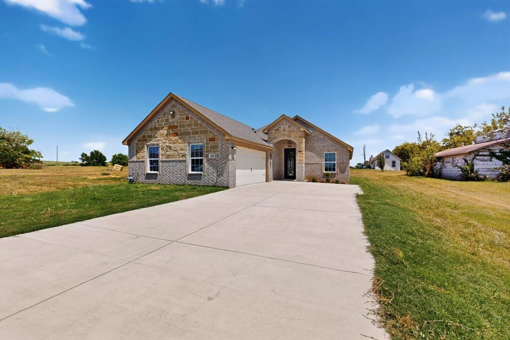 Property Photo: 808 Maple Street TX 75125