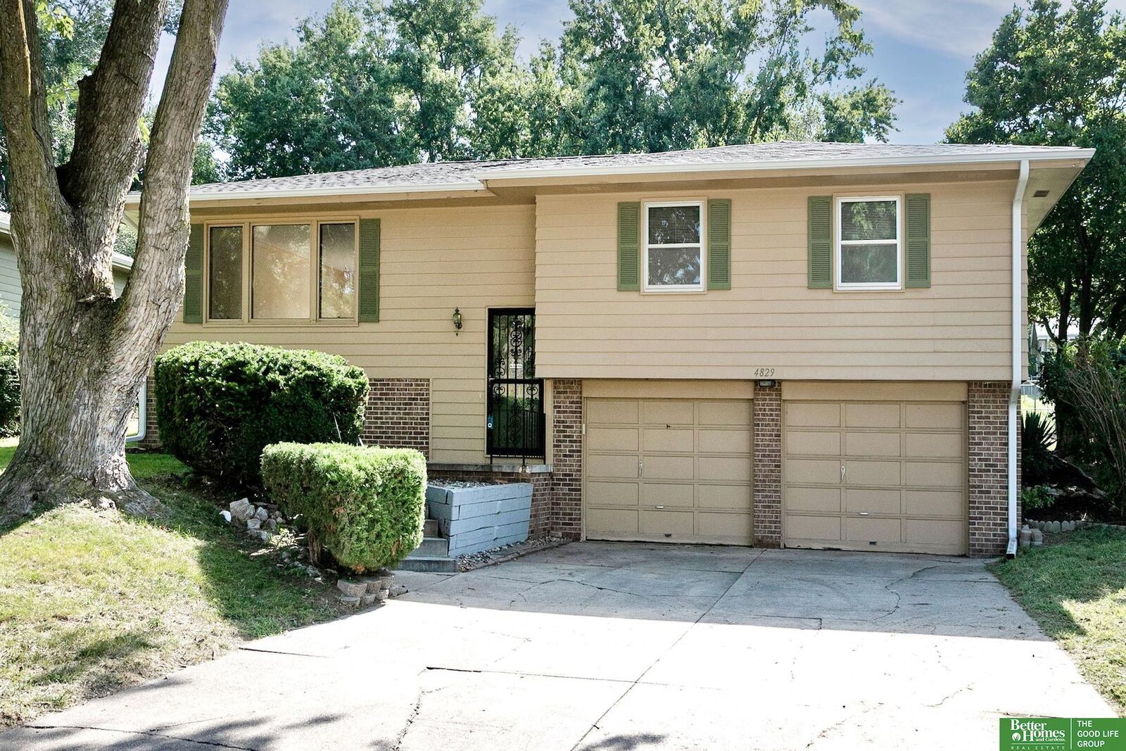 Property Photo: 4829 N 114 Street NE 68164