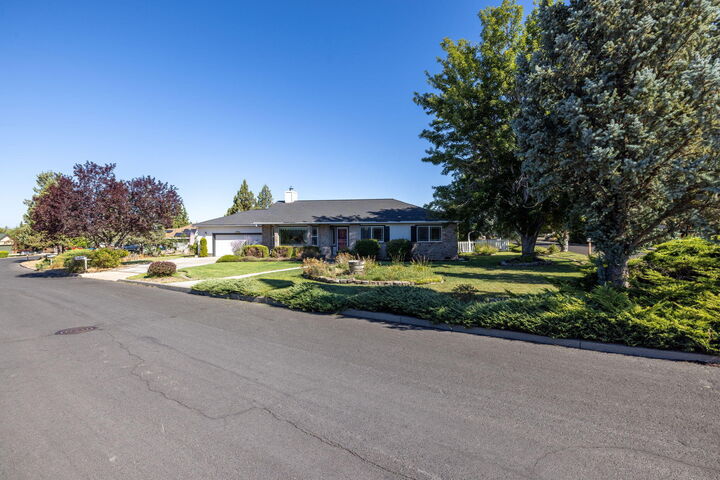 Property Photo:  2114 NW Canyon Drive Or  OR 97756 