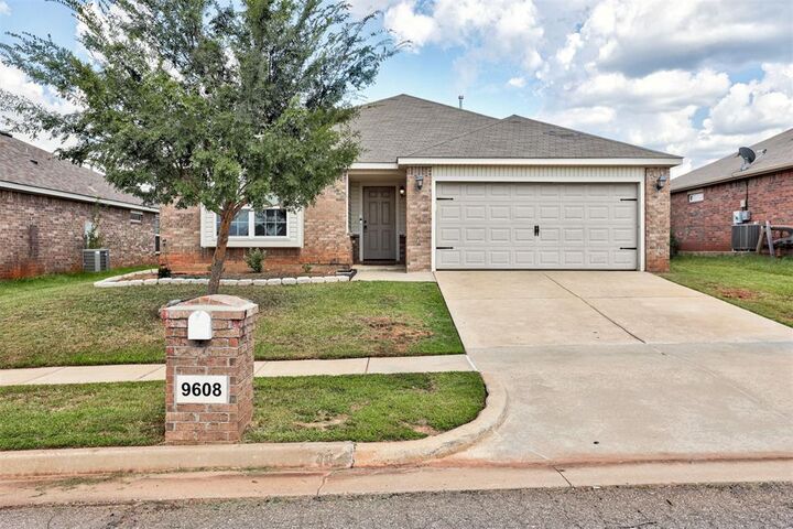 9608 Ella Lane  Moore OK 73160 photo