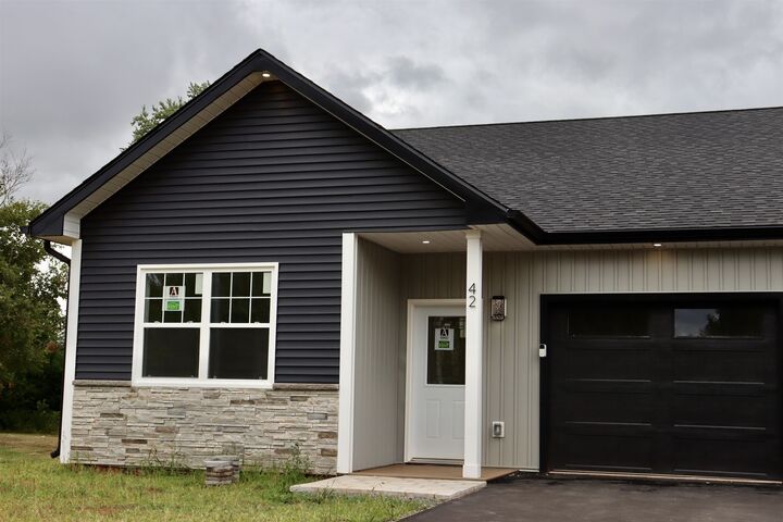 Property Photo: 42 Mackay Drive PE C1A 5W3