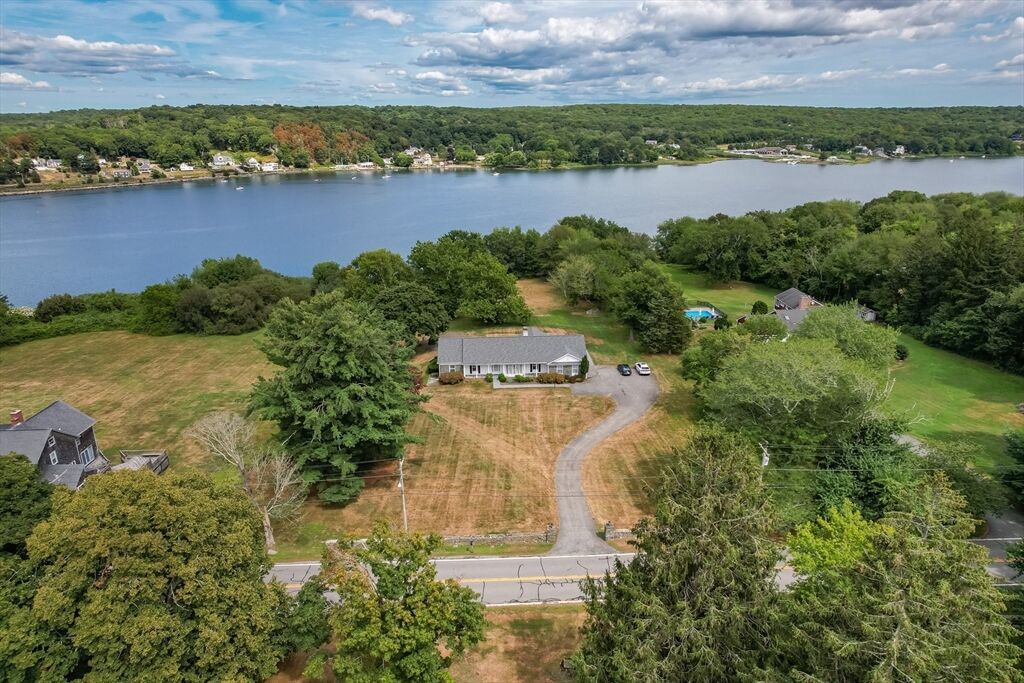 Property Photo:  190 Nanaquaket Rd  MA 02787 