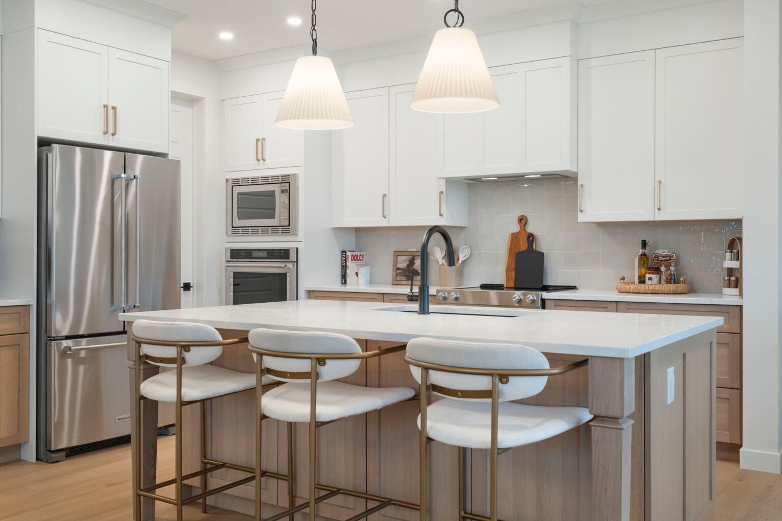 Property Photo: 28 Sunvalley View AB T4C 0X8