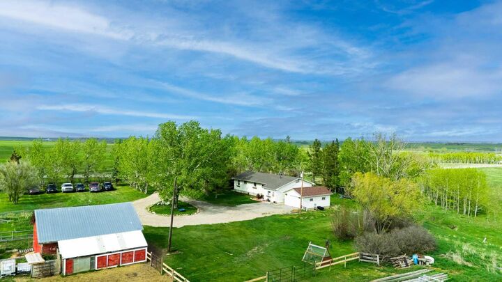 Property Photo:  263077 Twp Rd 304  AB T0M 0A0 