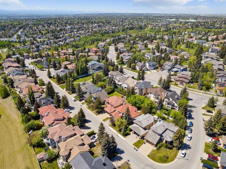 Photo de la propriété:  52 Edgeview Road NW  AB T3A 4T8 