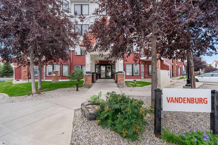 20 Royal Oak Plaza NW 140  Calgary AB T3G 0E6 photo