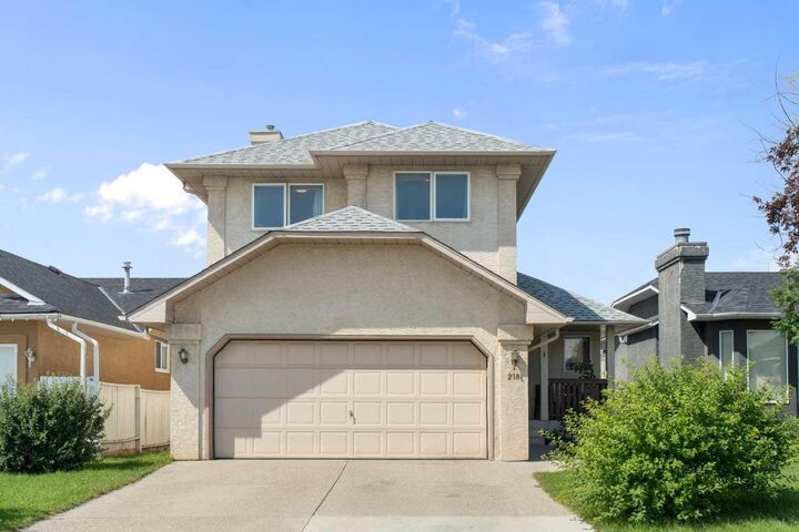 218 Martinglen Way NE  Calgary AB T3J 3L1 photo