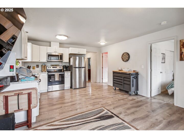 Property Photo: 816 N Kelso Ave WA 98626