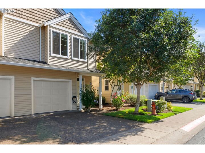Property Photo:  1541 NE 10th Pl  OR 97013 