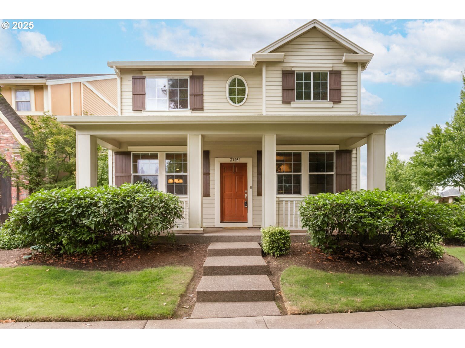 Property Photo:  29261 SW Costa Cir  OR 97070