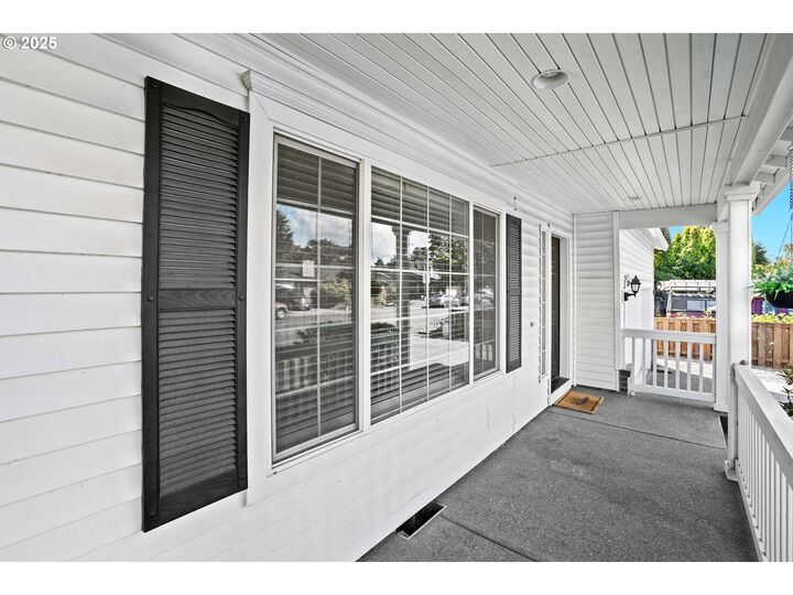 Property Photo:  2136 NE 13th Ave  OR 97124 