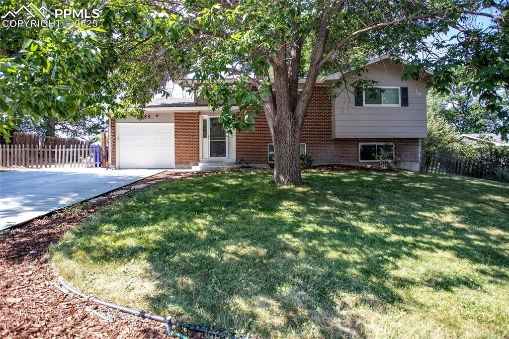 Property Photo: 431 Squire Street CO 80911