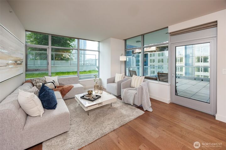 Property Photo: 588 Bell Street 902S WA 98121