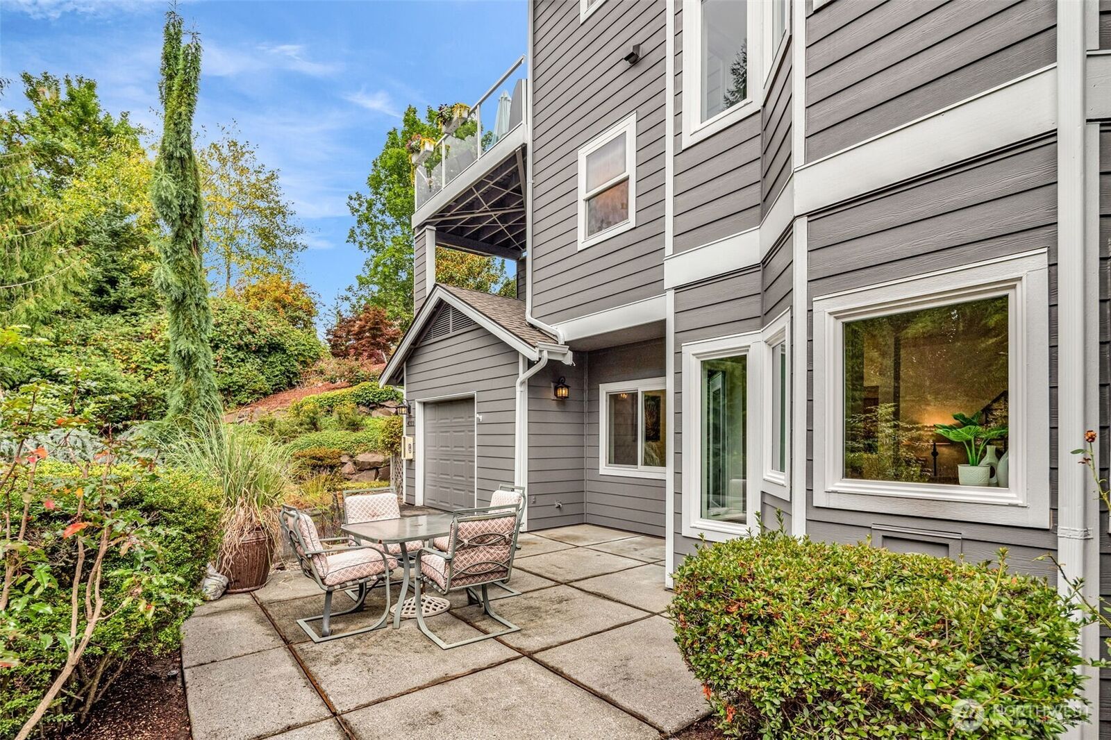 Property Photo: 4212 221st Place SE 1561 WA 98029