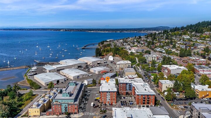 Property Photo: 910 Harris Avenue 404 WA 98225