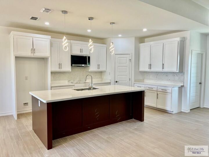 Property Photo: 699 Foster Ln TX 78521