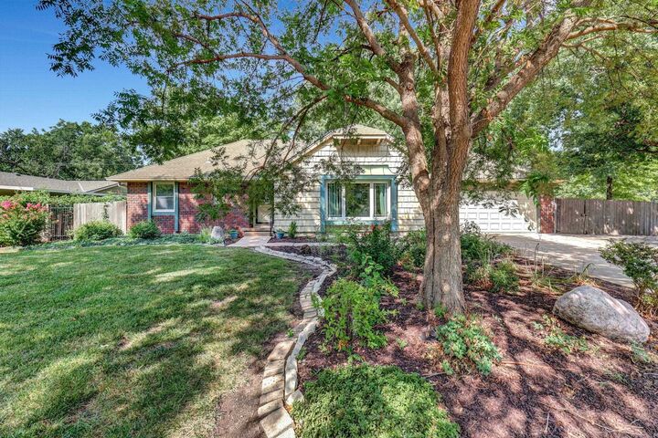 437 N Mission Rd  Wichita KS 67206 photo