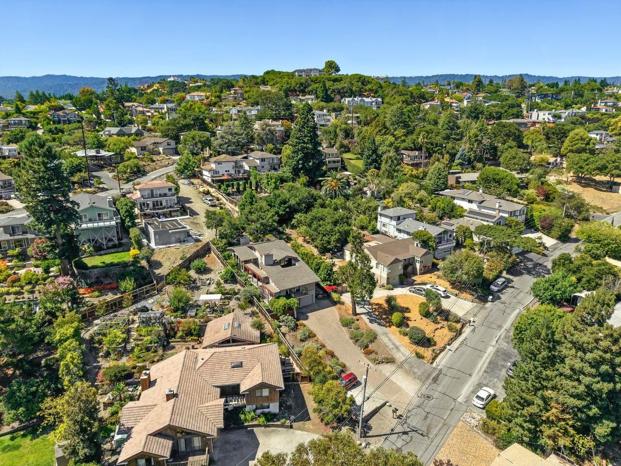 Property Photo: 790 Hillcrest Way CA 94062