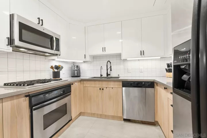 Property Photo: 801 Ash St 302 CA 92101