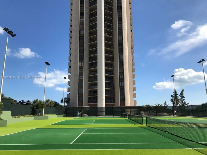 1800 NE 114th St 2211  Miami FL 33181 photo