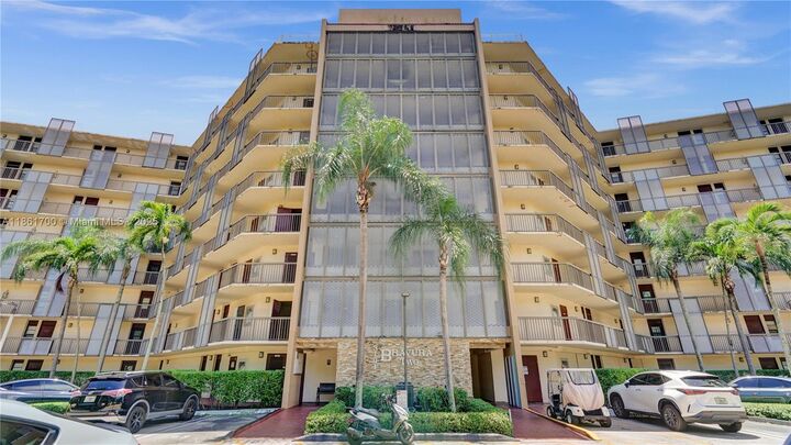 Property Photo: 3101 N Country Club Dr 401 FL 33180