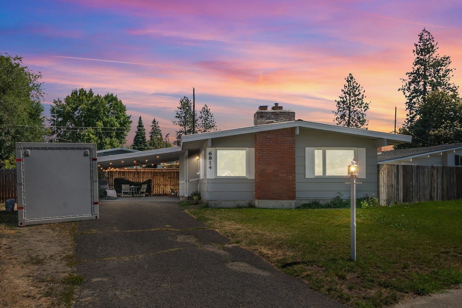 Property Photo:  6814 N Lincoln Ave  WA 99208 