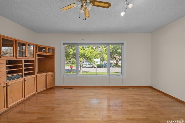 Property Photo: 807 1st Street E SK S6V 0C3
