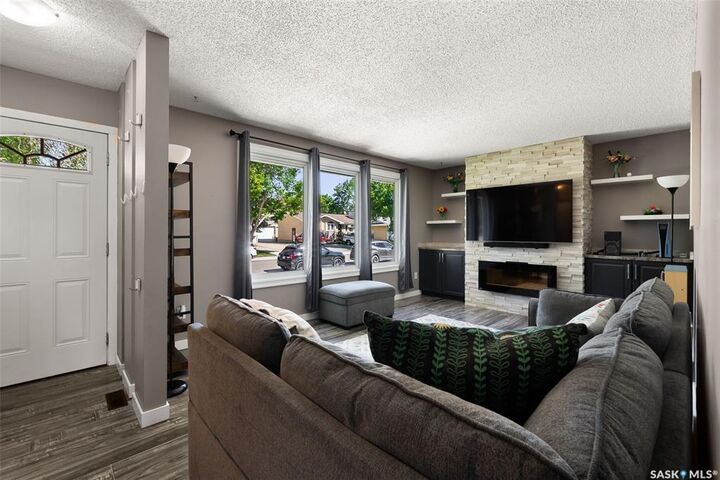Property Photo:  114 Mackenzie Crescent  SK S4N 5G5 