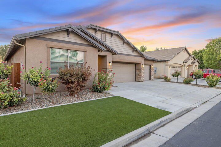 Property Photo: 3933 S Parkwood Street CA 93277