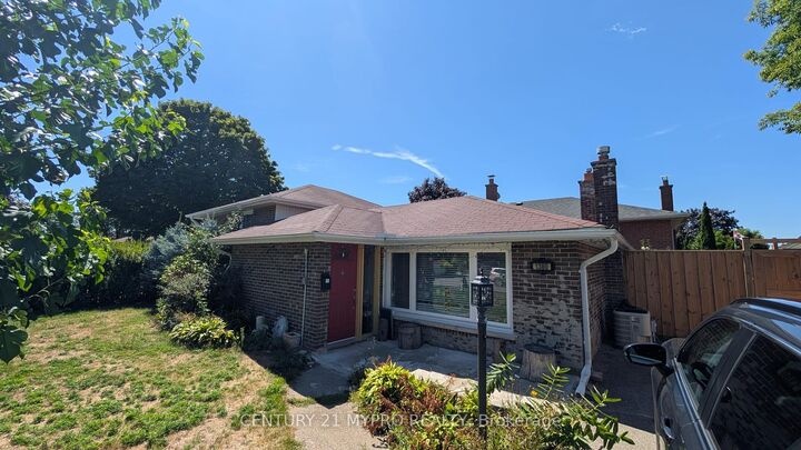 Property Photo:  1380 Sarcee Street  ON L1G 4N3 