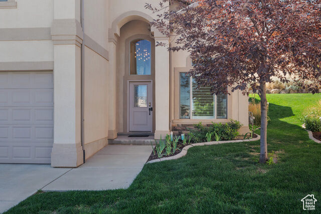 Property Photo:  733 S Eagle Pass E  UT 84054 