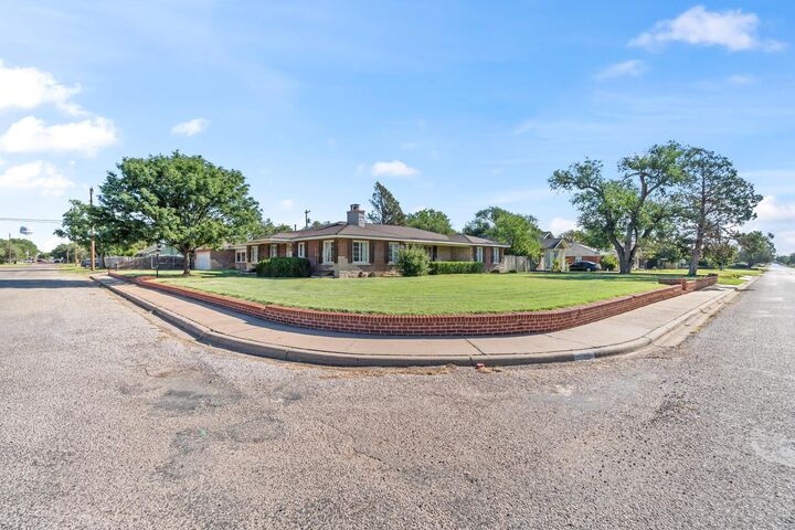 Property Photo: 1601 8th Avenue TX 79015-4509