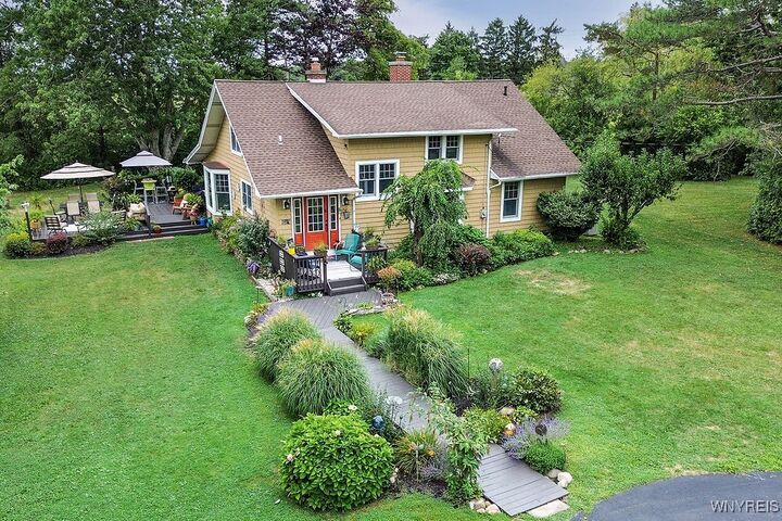 Property Photo:  767 Sturgeon Point Road  NY 14047 