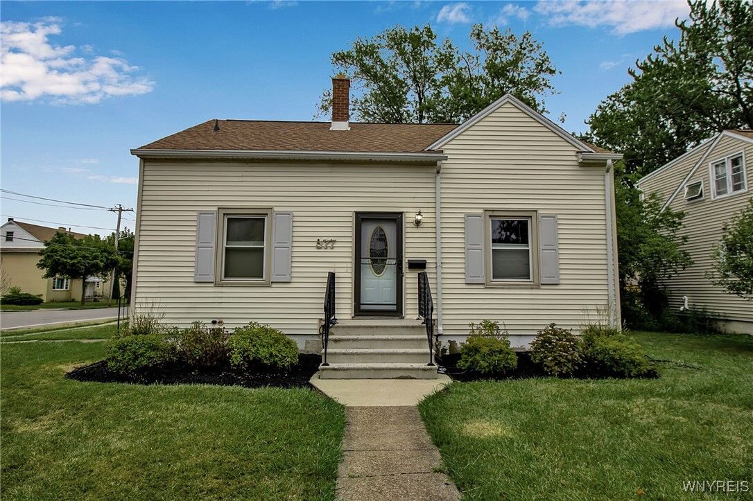 Property Photo:  577 Capen Boulevard  NY 14226 