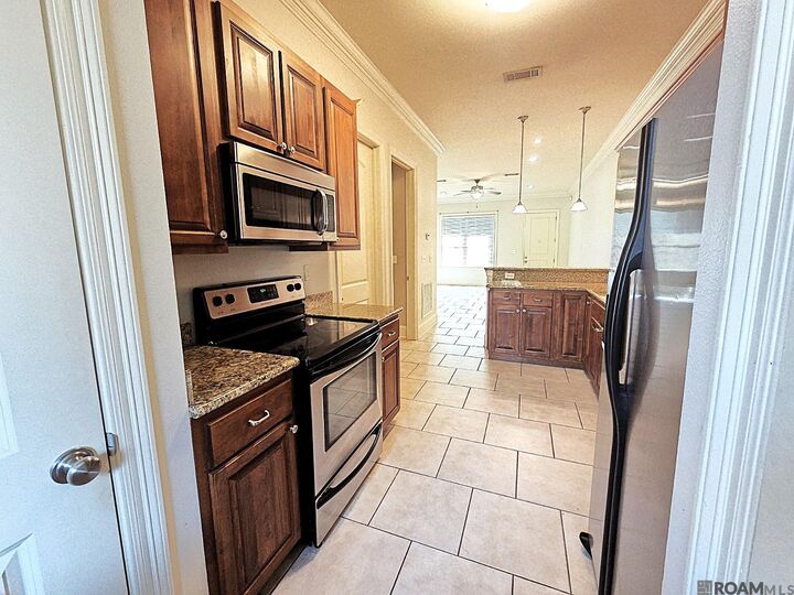Property Photo: 4637 Burbank Dr #309 LA 70808