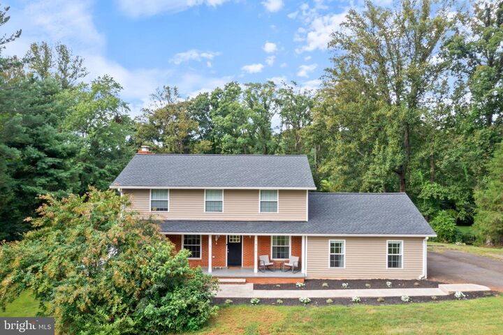 Property Photo: 7406 Stuart Circle VA 20187