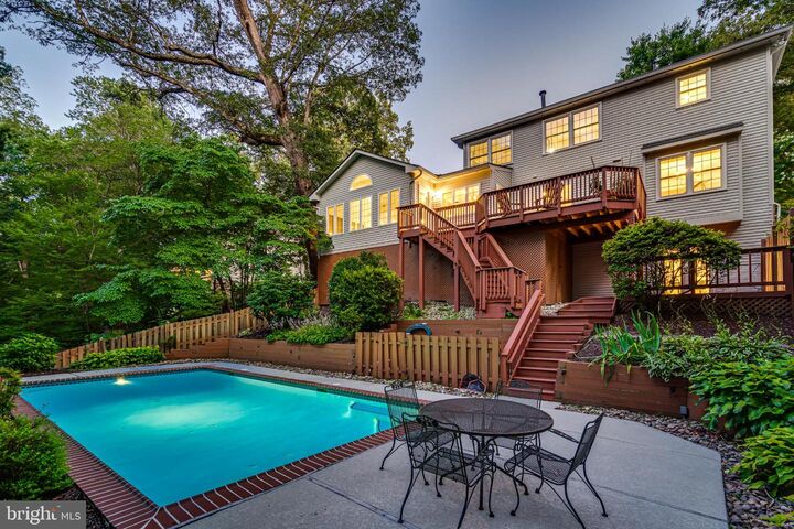 Property Photo: 1374 Carpers Farm Way VA 22182