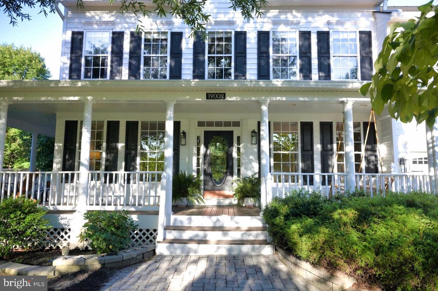 Property Photo: 19009 Castleguard Court VA 20176