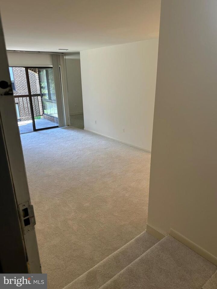 Property Photo: 11208 Chestnut Grove Square 11208-209 VA 20190