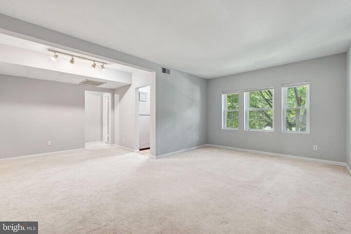 Property Photo:  1909 N Rhodes Street 30  VA 22201