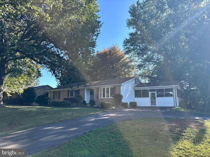 Property Photo: 24808 Showbarn Circle MD 20872