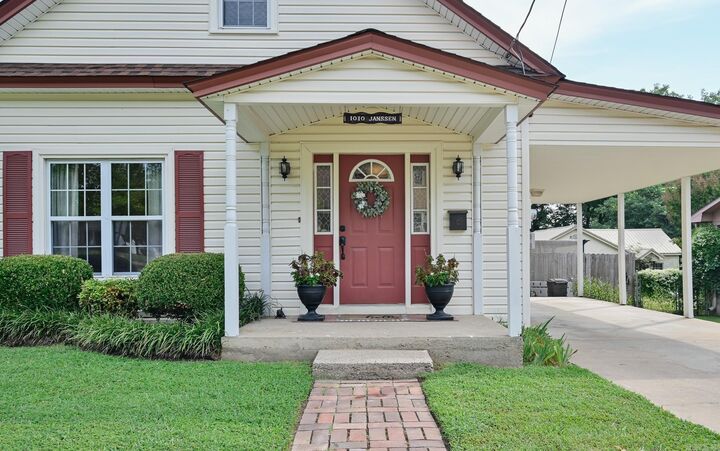 Property Photo: 1010 Janssen Avenue AR 71953