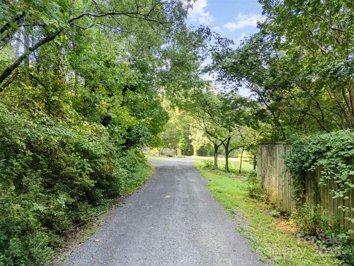 Property Photo: 1932 Slater Road NC 28216