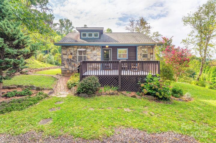 Property Photo: 9 Koenig Way NC 28804