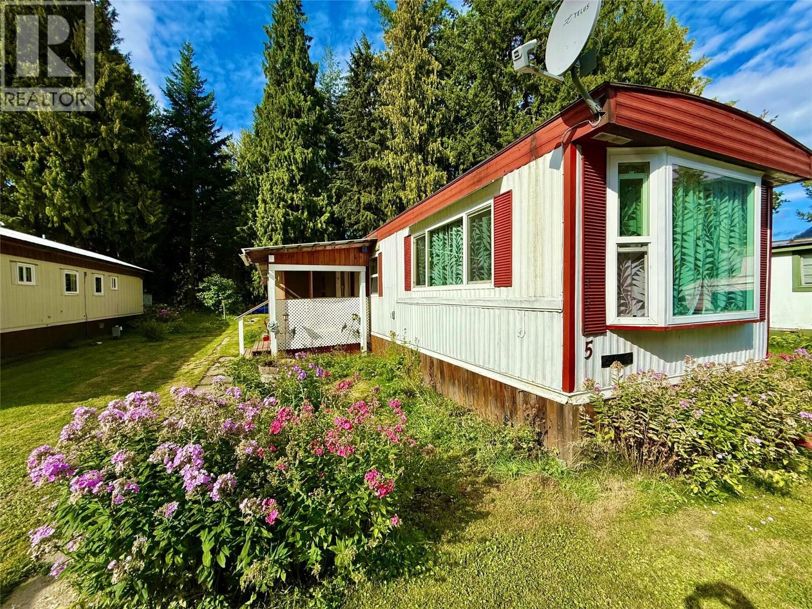Property Photo: 469 Main Street 5 BC V0E 2V1