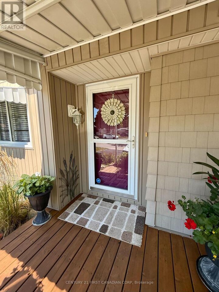 Property Photo: 29 Maple Grove Court ON N0M 1T0