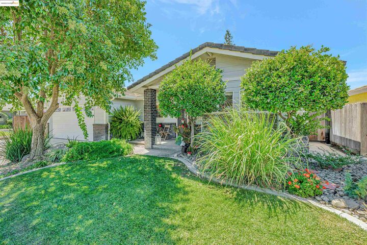 Property Photo: 170 Kadota Ave CA 95301